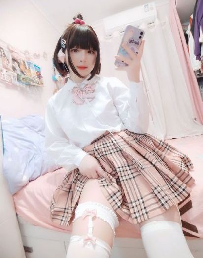 和两个小婕子做受hd