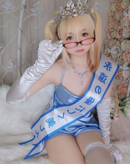 女室友自愿成为我的脚奴